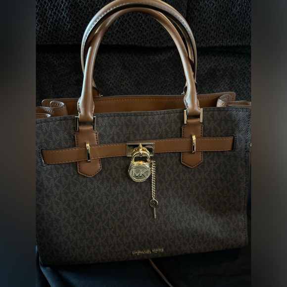 Michael Kors brown monogram bag. - Picture 3 of 3